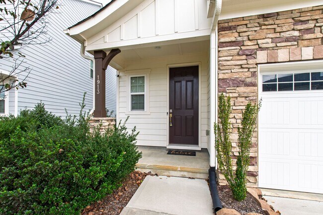 Foto del edificio - Live Beautifully in This Upgraded 4-Bedroom Home in Apex!