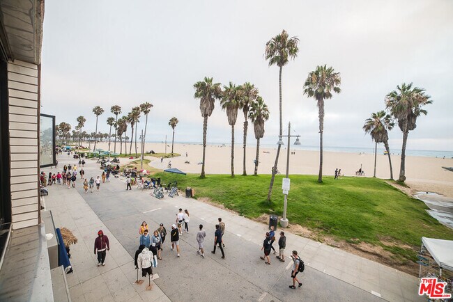 Building Photo - 8 Brooks Ave