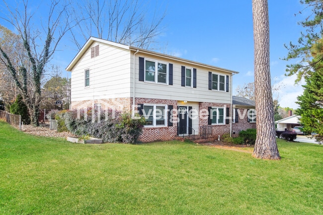 Foto del edificio - 614 Pine Hill Dr