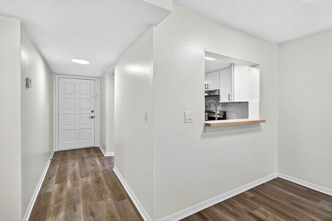 Foto del edificio - 6308 Newtown Cir