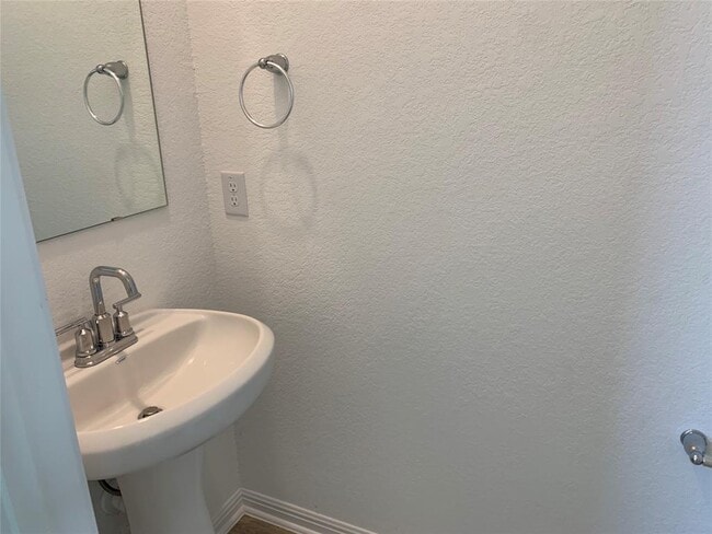 Foto del edificio - 317 Brody Ln