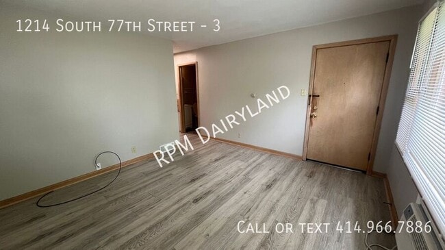 Building Photo - 1214 S 77th St