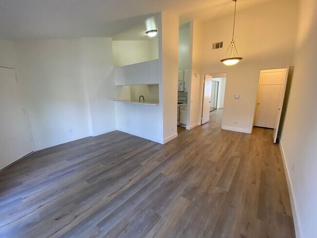 Foto del edificio - 15520 Foothill Blvd