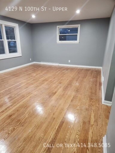 Building Photo - Newly rehabbed 3 bed upper unit with 2 ful...