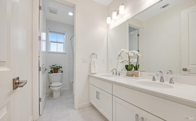 Foto del edificio - 1747 Linden Ln