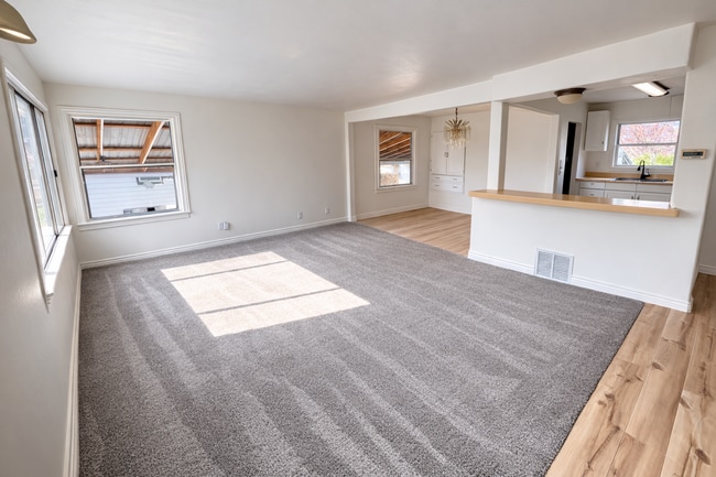 Building Photo - Lovely Home Located in East Provo.