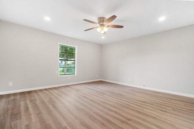 Building Photo - 407 Lovera Blvd
