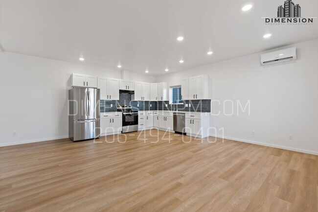 Foto del edificio - Fully Fenced  4 Bed 3 Baths Newer Construction Home