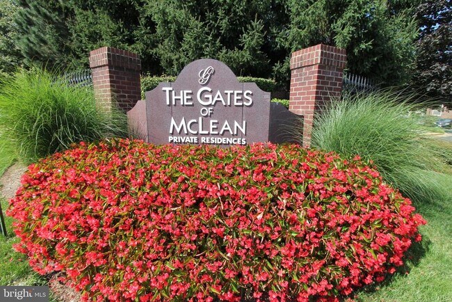 Foto del edificio - 1591 Spring Gate Dr.