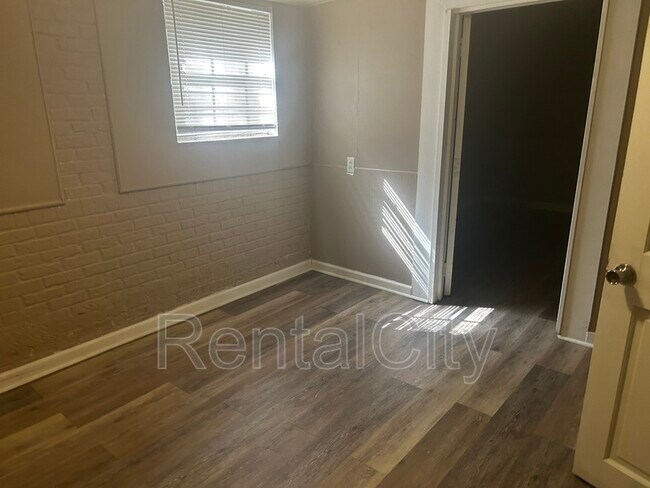 Foto del edificio - 16 Malone Rd