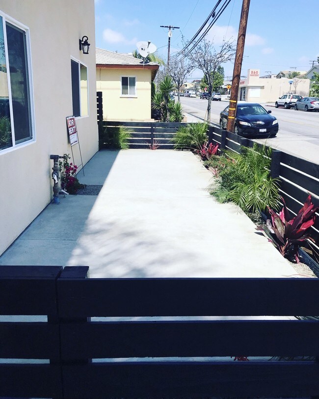 Building Photo - 1545 Obispo Ave