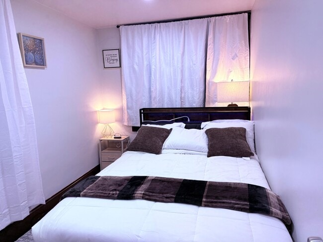 Bedroom - 212 Smith St