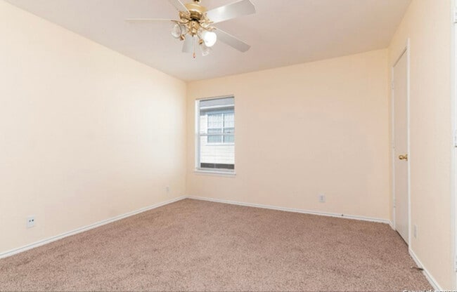Building Photo - 3 Bratton Dr