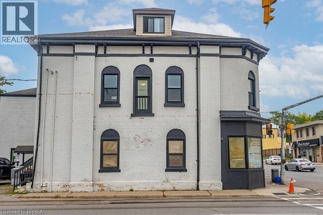 Building Photo - 298 Colborne St