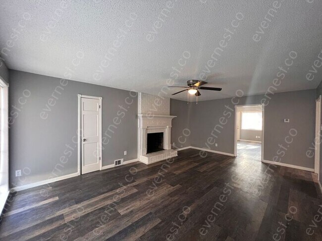 Foto del edificio - 512 McElroy Rd