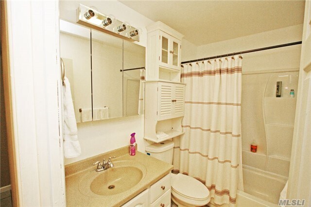 Building Photo - 92 Manor Dr
