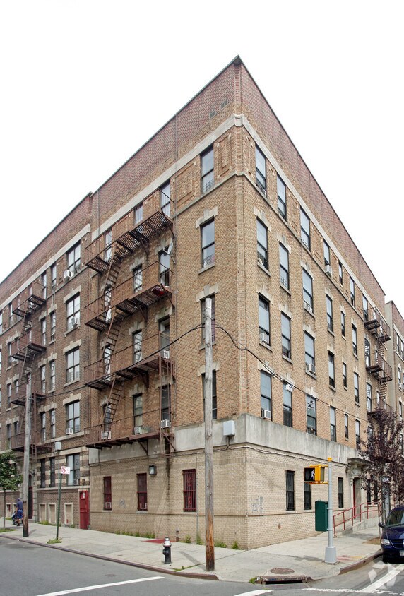 Foto del edificio - 1661 Southern Blvd