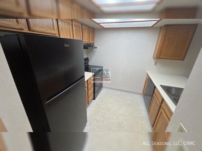 Foto del edificio - 124 West Rockrimmon Blvd. #203