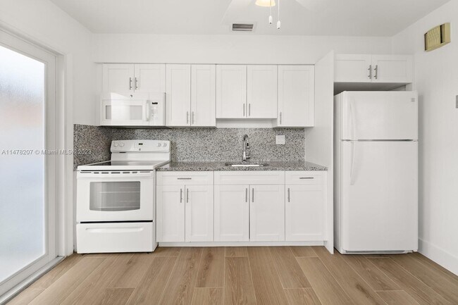 Building Photo - 37 NW 49th Ave