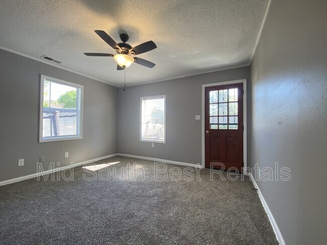 Building Photo - 4695 11th Rd