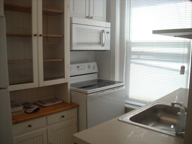 kitchen - 339 S Aiken Ave
