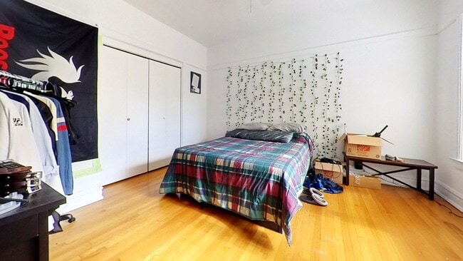 Building Photo - Second Floor Sheridan Park One Bedroom