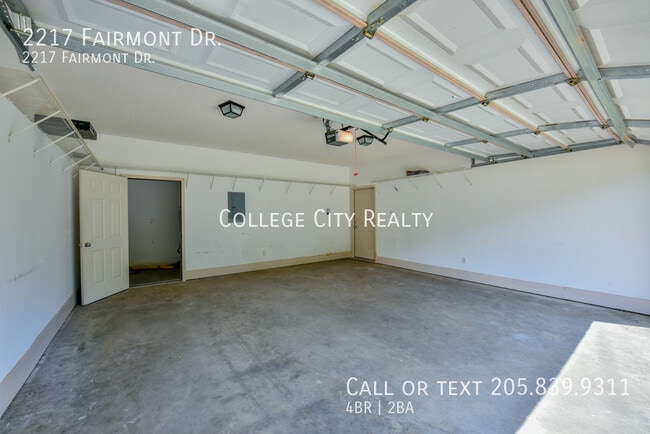 Foto del edificio - 2217 Fairmont Dr