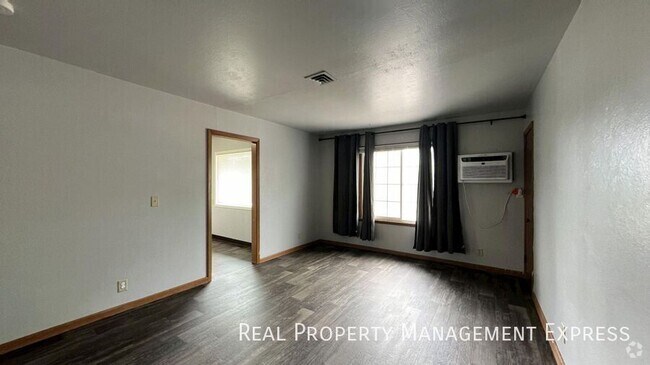 Building Photo - Prime Location 2-Bedroom Gem