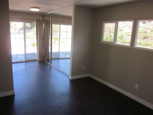 Foto del edificio - 6940 Beagle St, San Diego, CA 92111