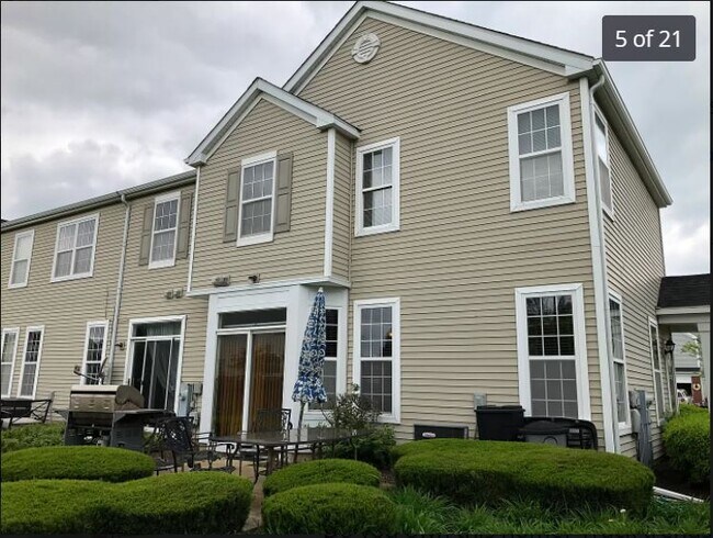 Building Photo - 5002 Montauk Dr