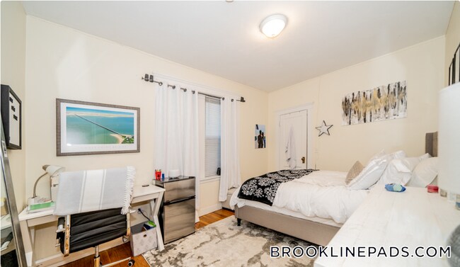 Building Photo - 81 Gibbs St