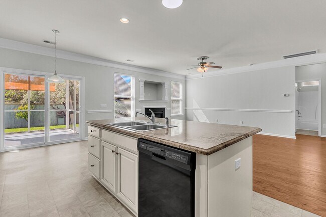 Foto del edificio - 5 Bedroom 3 Bath Home Located in Sophia Landing in Goose Creek