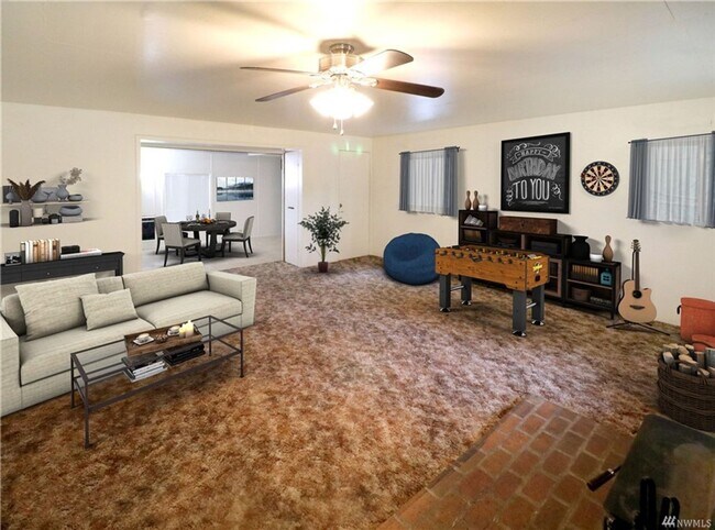 Foto del edificio - 2 Bedroom Home in Convenient Bremerton Loc...