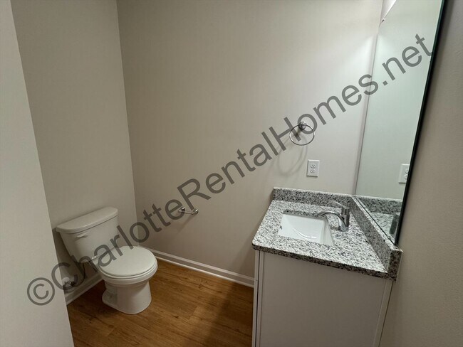 Foto del edificio - New 3 bed 2.5 bath home in Hickory!