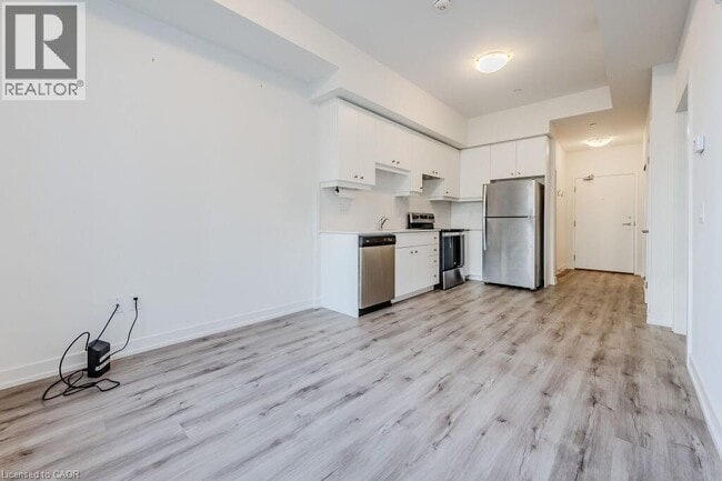 Building Photo - 251 Northfield Dr E