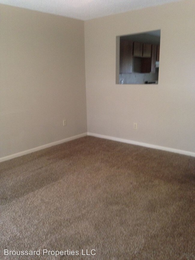 Building Photo - 208 Cantal Dr