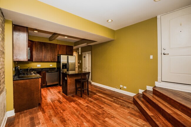 Foto del edificio - 2046 W Hood Ave