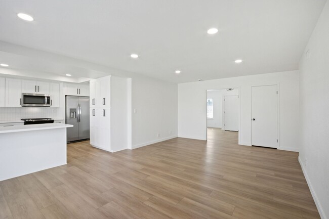 Foto del edificio - Immaculately Rehabbed Home in Fountain Valley