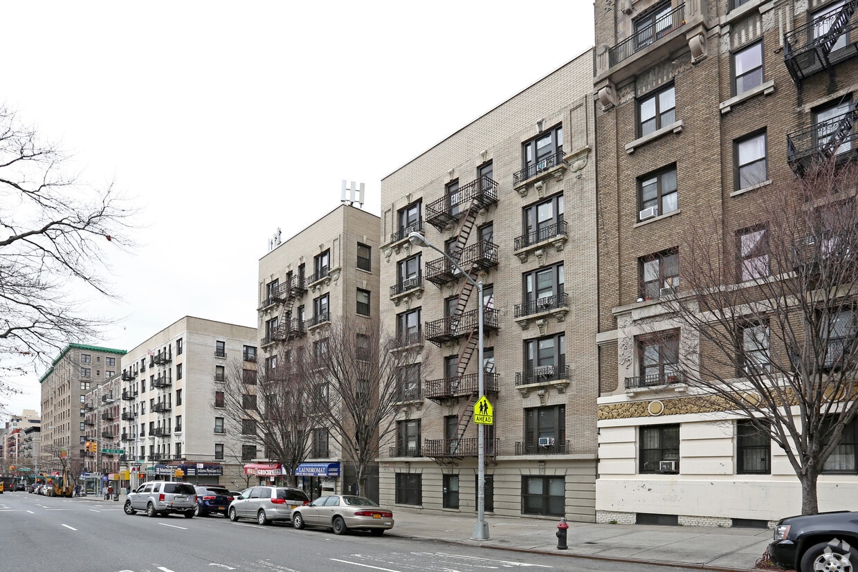 Building Photo - 3675 Broadway