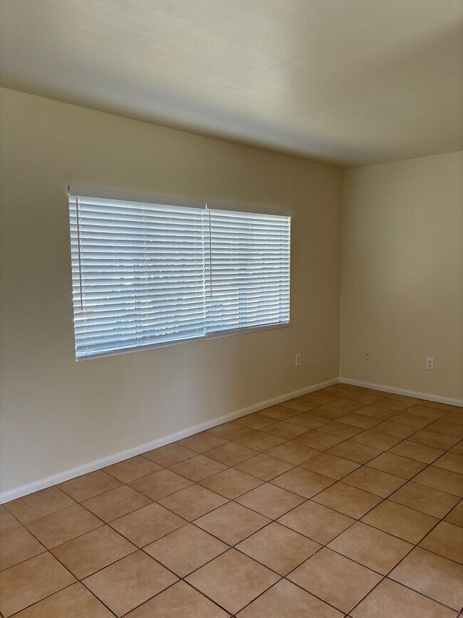 Building Photo - 2 bd, 1 bath cottage