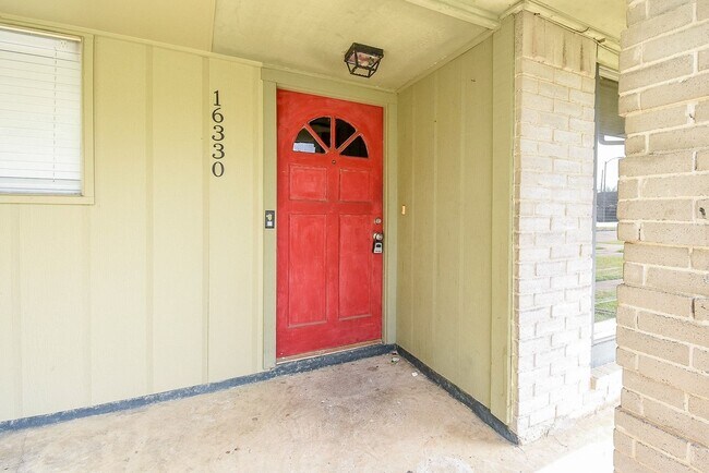 Foto del edificio - 16330 Meadowbrook Farm Rd
