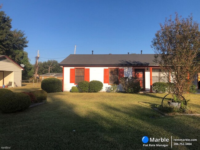 Building Photo - 4 br, 1.5 bath House - 355 N Cornell Ave