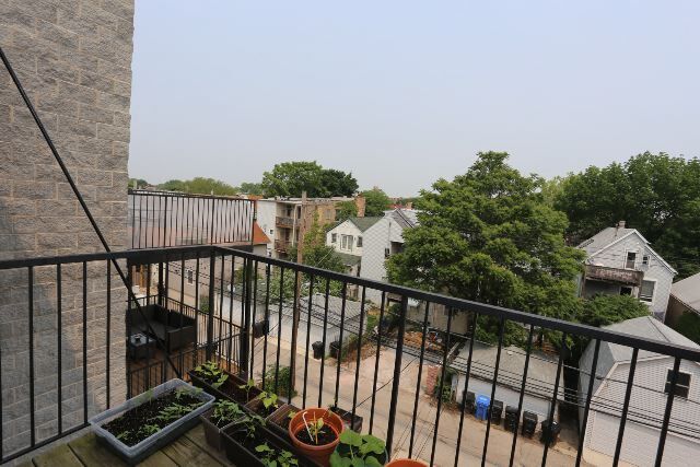 Building Photo - 1724 W Belmont Ave
