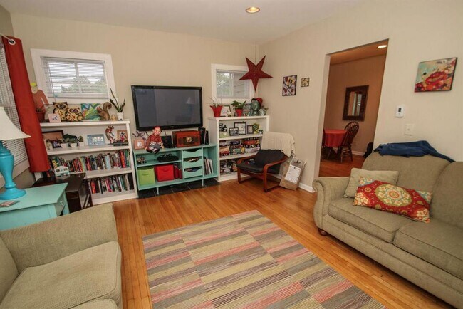 Living Room - View 1 - 2201 E Shorewood Blvd
