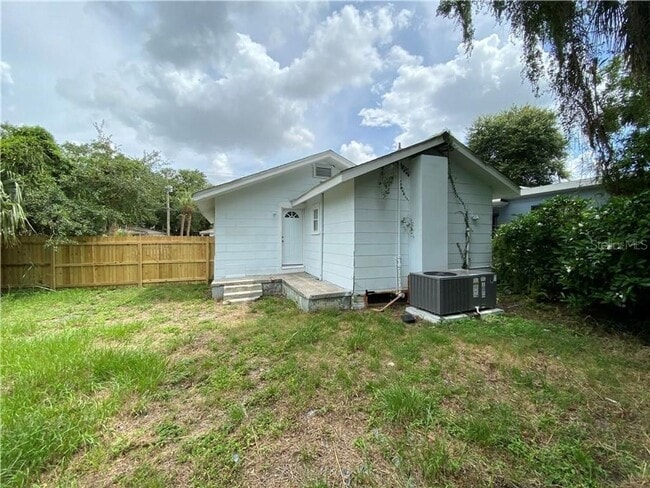 Building Photo - Updated 3/1 College Hill Home- Move In Ready!