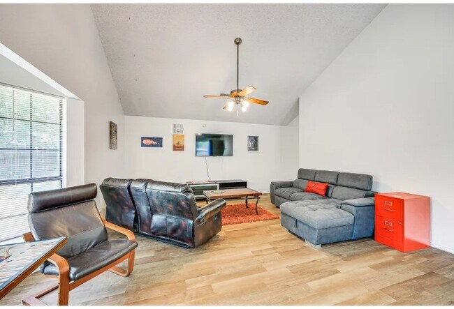 Foto del edificio - 3438 Sunlit Grv