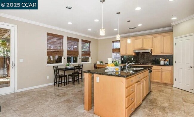 Foto del edificio - 1557 Amber Ln