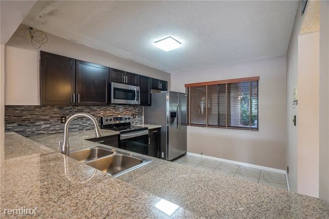 Building Photo - 2 br, 2 bath  - 8020 Hampton Blvd Apt 204