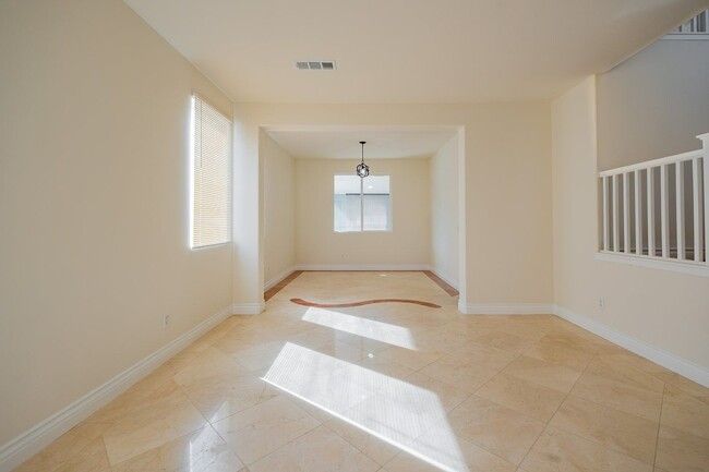 Building Photo - 1514 Regents St