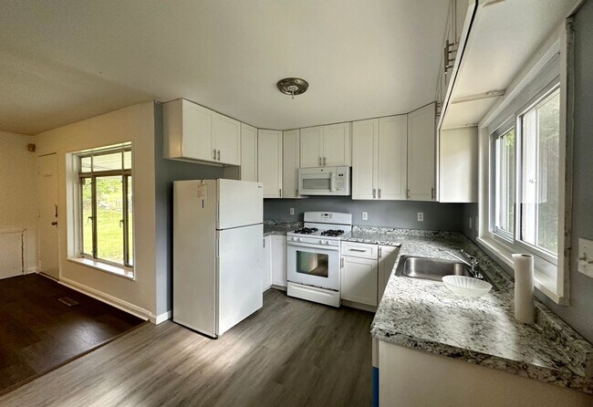 Building Photo - Charming 3Bed/1Bath in Milford Mill - Big ...